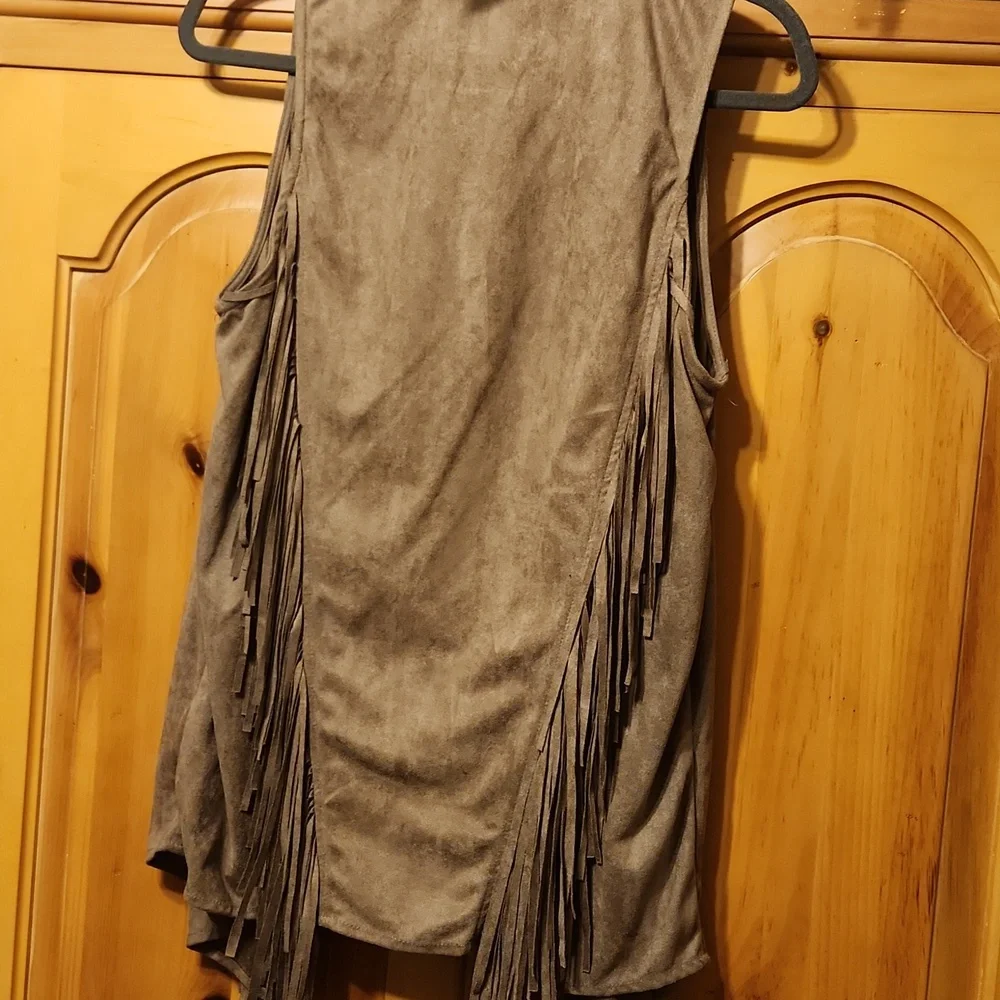 Vest - Picture 5 of 5